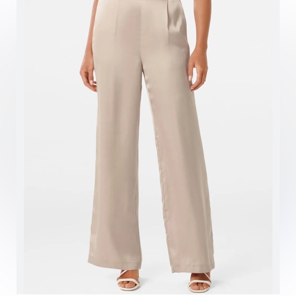 Express Pants - Express High Rise Wide-Leg Pants with Tie Waist Women Size M Beige Quiet Luxury